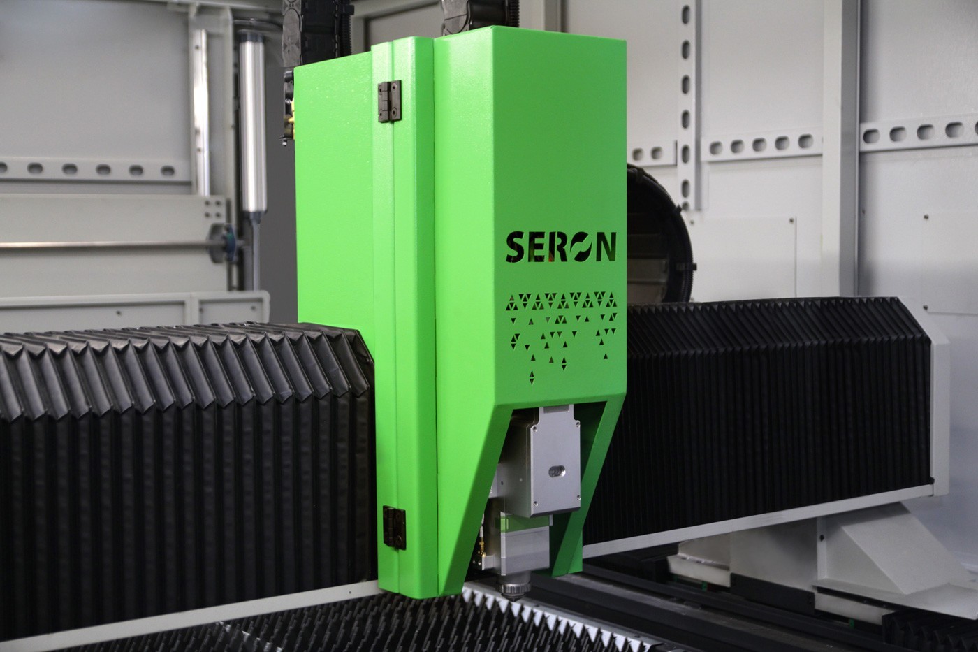 SERON Fiber LinearCut lazerio galvutė